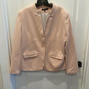 Gibson Pink Blazer with Notched Lapels and Fitted Silhouette